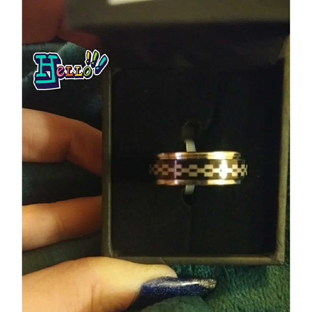 NWT Titanium turnable dual layered ring